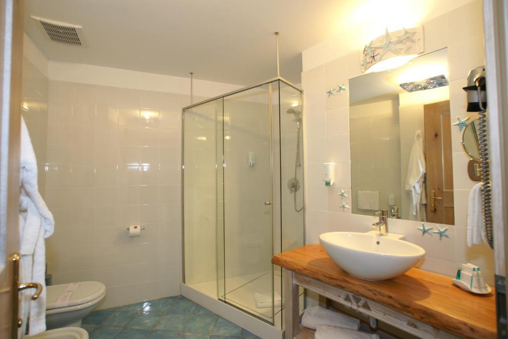 & Baia Caddinas Hotel