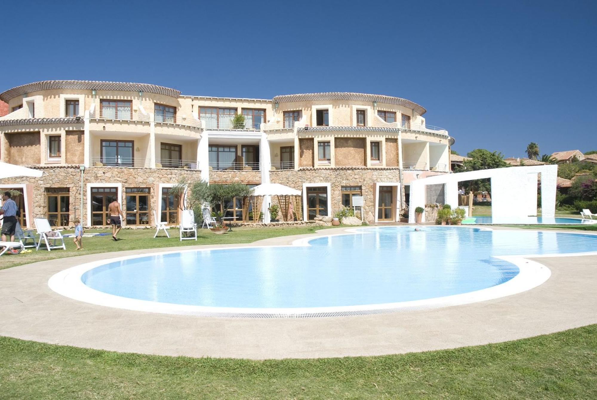 Hotel & Baia Caddinas